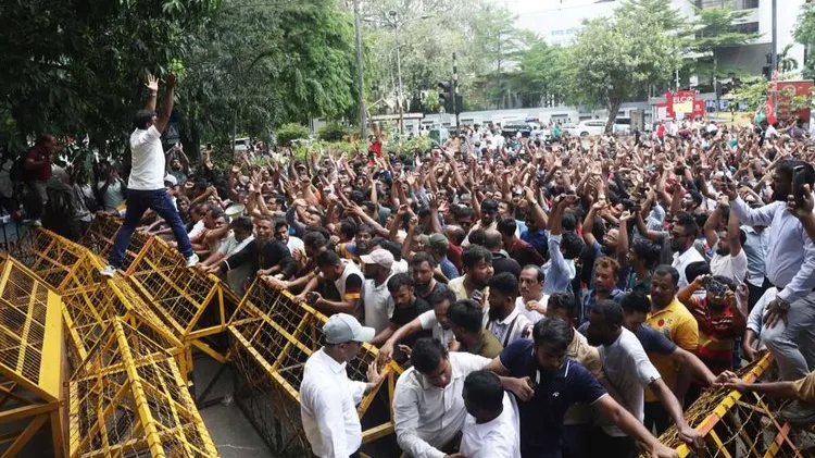 ইশরাকের মেয়র ইস্যুতে বিএনপি কি সরকারবিরোধী আন্দোলনের পথে হাঁটছে?