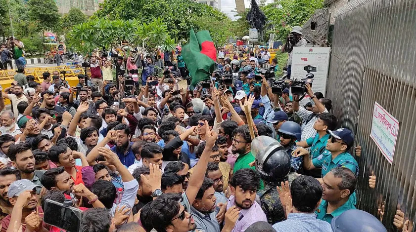 নির্বাচন কমিশন পুনর্গঠন ও স্থানীয় সরকার নির্বাচনের দাবিতে এনসিপির বিক্ষোভ