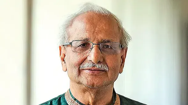 প্রধানমন্ত্রীর ক্ষমতায় লাগাম টানতে হবে: বদিউল আলম মজুমদার