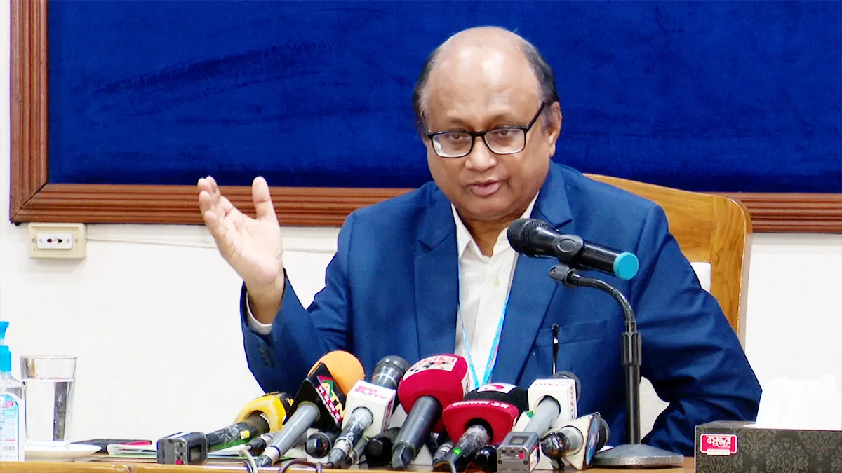 শেখ হাসিনাকে ফেরাতে রেড নোটিশ জারির পদক্ষেপ নেয়া হয়েছে: দুদক চেয়ারম্যান
